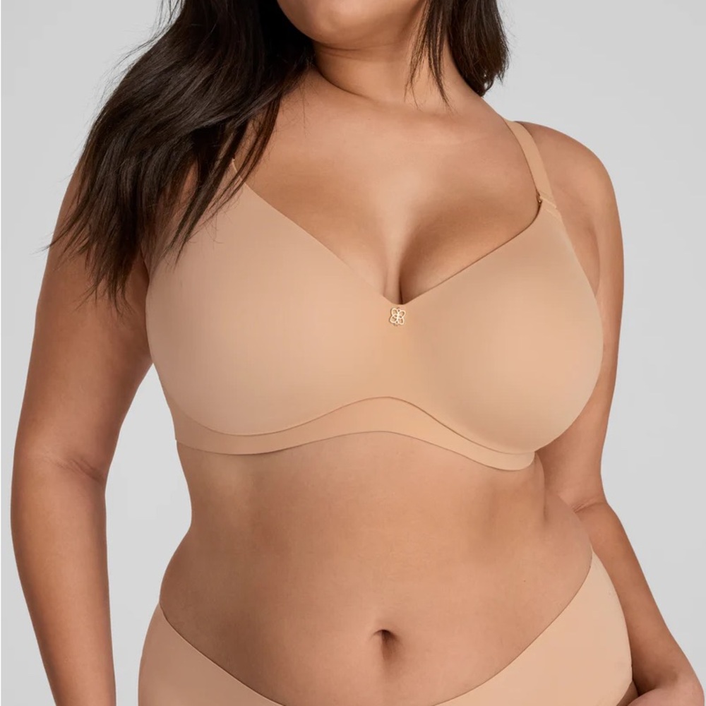 Honey love Cloud Embrace wireless bra in sand Sz 38 D EUC nude bra padded